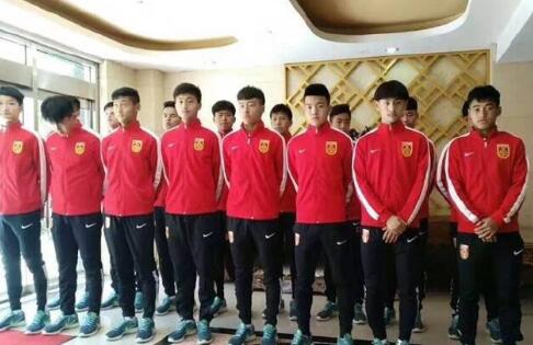 埃尔马斯在社交媒体上发文称：“亲爱的那不勒斯球迷们，你们从一开始就欢迎我的到来，你们喜爱我，你们保护我，你们帮助我成长为一个男子汉。